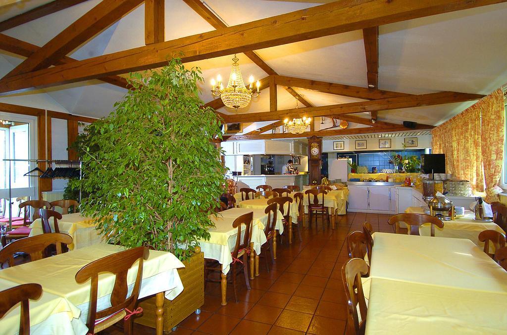 Hotel Strasbourg - Montagne Verte & Restaurant Louisiane Bagian luar foto